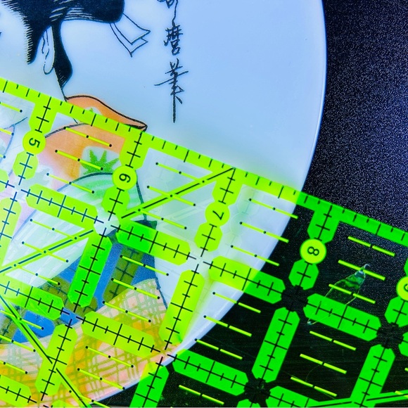 Japanese Geisha Wall Plates Set of 4, Vintage Asian Porcelain Art Collectible - Picture 11 of 11